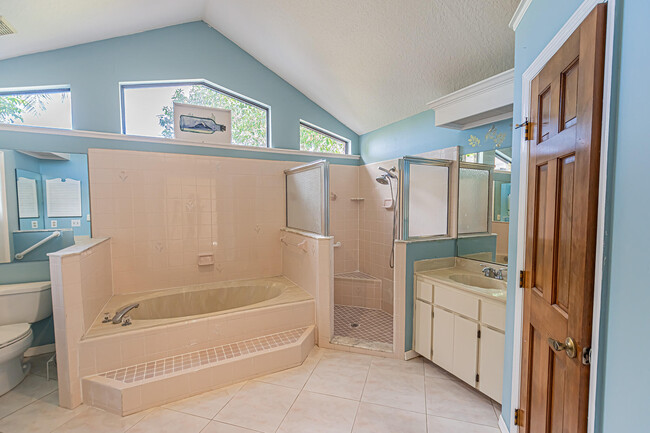 Building Photo - 409 SW Whitmore Dr