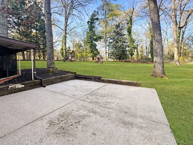 Building Photo - Newly Remodeled Home in the Heart of Gainesville – Available Now!