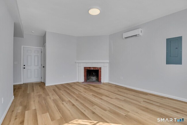 Building Photo - 192 Hartford Rd