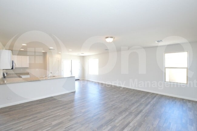 Building Photo - 777 Silvercreek Ln