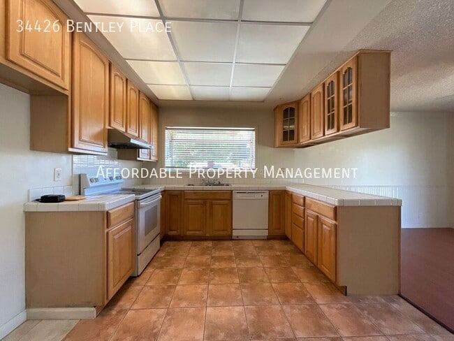 Building Photo - 34426 Bentley Pl