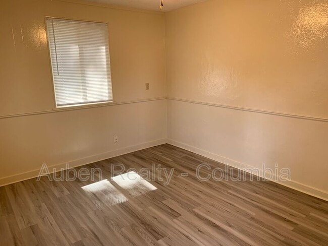 Building Photo - 1614 Oak St