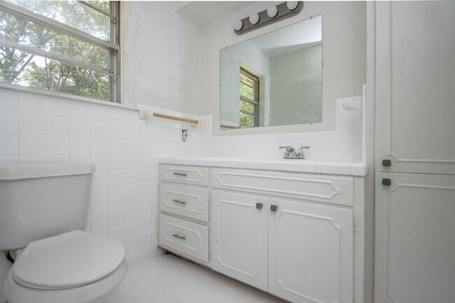 Building Photo - Welcome to a beautifully maintained 4-bedroom, 2-bathroom home located in the highly sought-after...