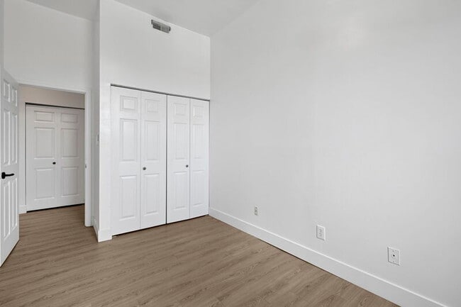 Building Photo - 1704 S Tucker Blvd
