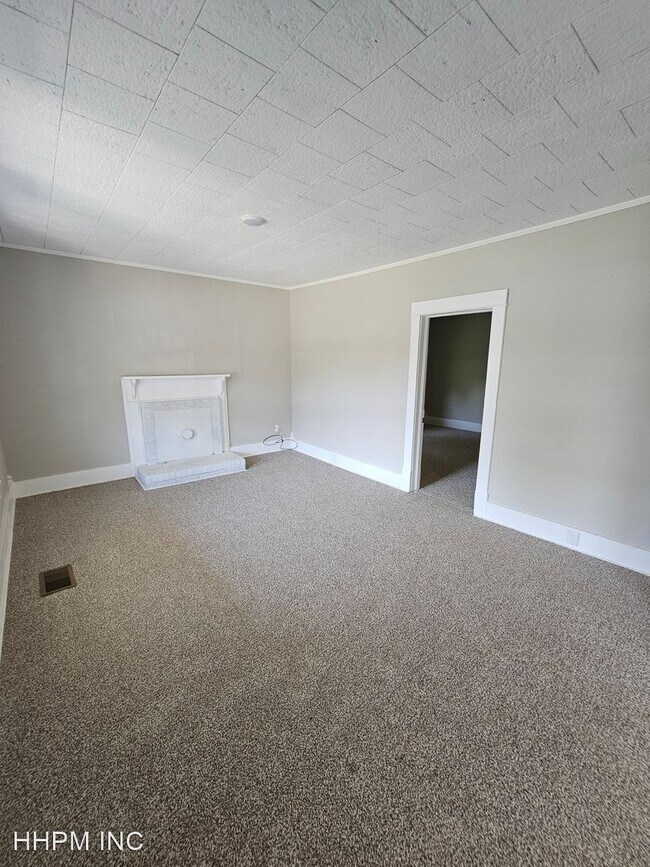 Building Photo - 3 br, 1 bath House - 914 W College St