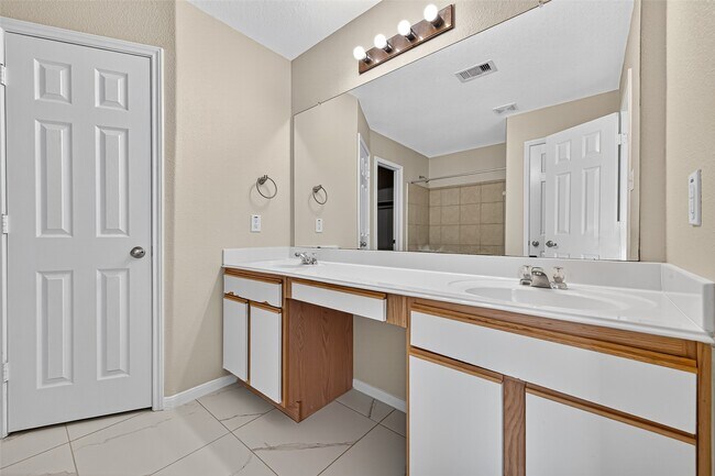 Building Photo - 3343 Apple Dale Dr