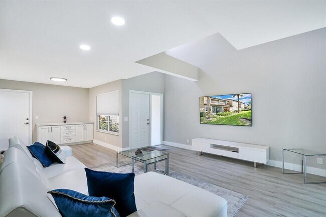 Building Photo - 5292 Buckhead Cir