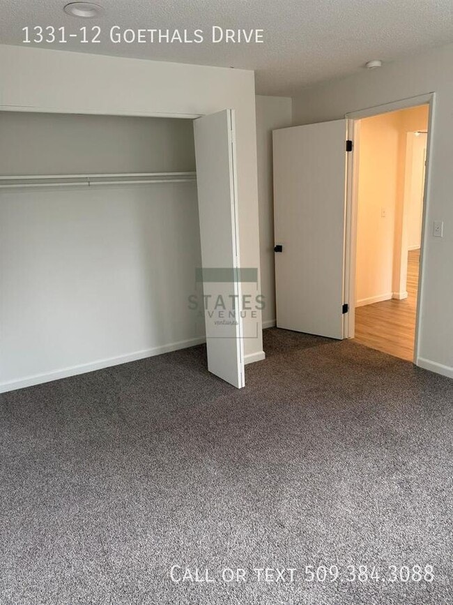 Building Photo - 1331 Goethals Dr