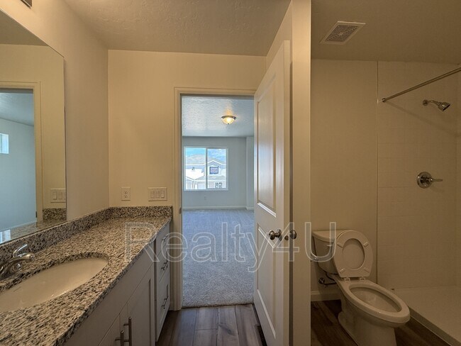 Building Photo - 203 E Arcade Dr