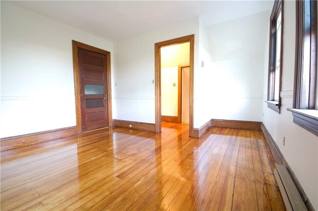 Building Photo - 48 Moorland Ave