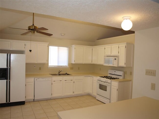 Building Photo - 4027 Avanti Dr