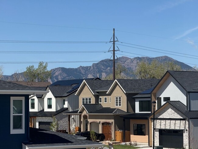 Building Photo - Stunning Luxury Living in Coal Creek with ...