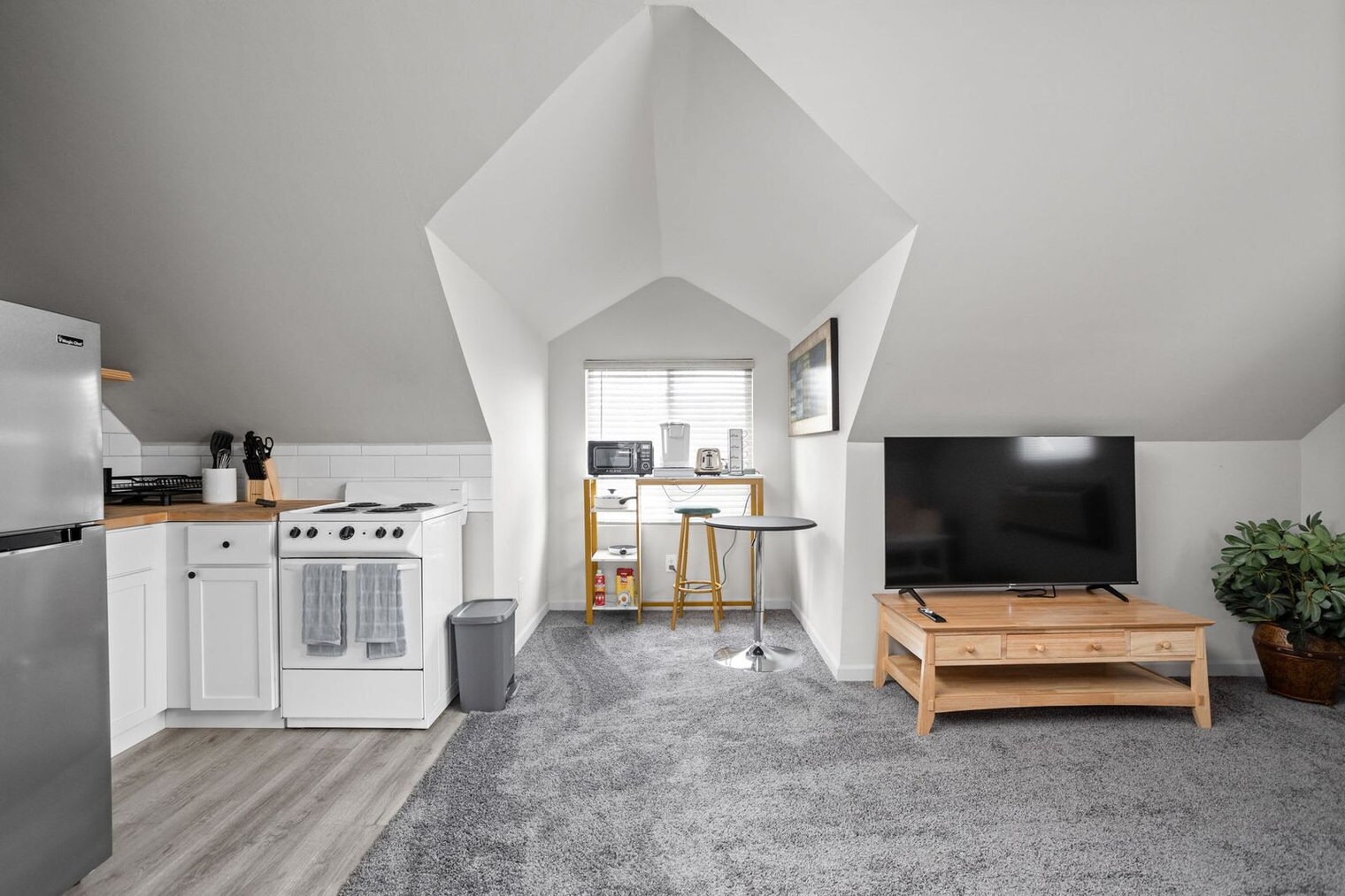 Building Photo - 848 Camp St