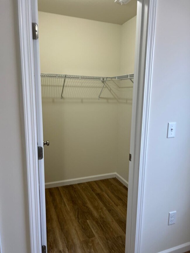 Building Photo - Winter Special (ends January 31, 2025) $300 off first month's rent.