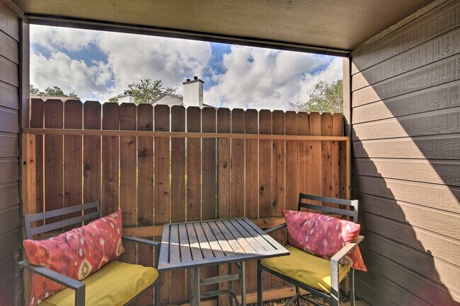 Outdoor patio - 8020 Braesmain Dr