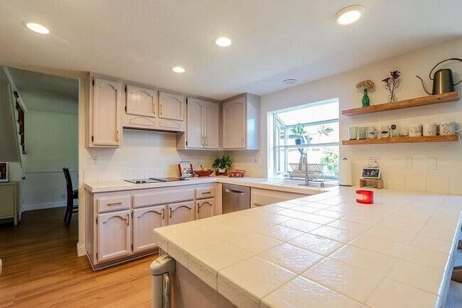 Building Photo - Quiet Cul De Sac Home