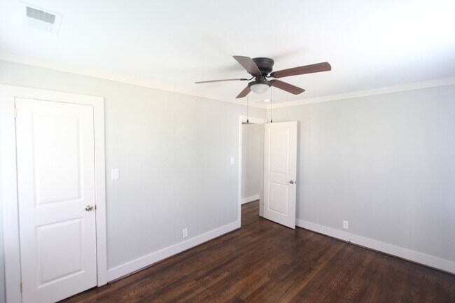Building Photo - New on the Market and Newly Renovated!