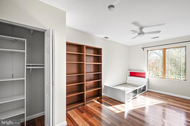 Building Photo - 10009 Sinnott Ct