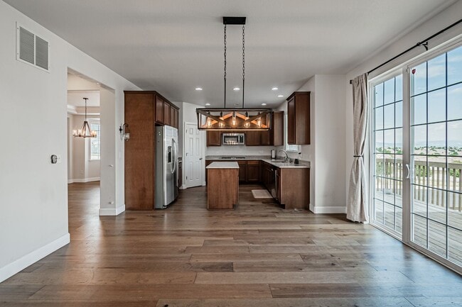Building Photo - Spacious 5BD, 4BA Castle Rock Home with Fi...