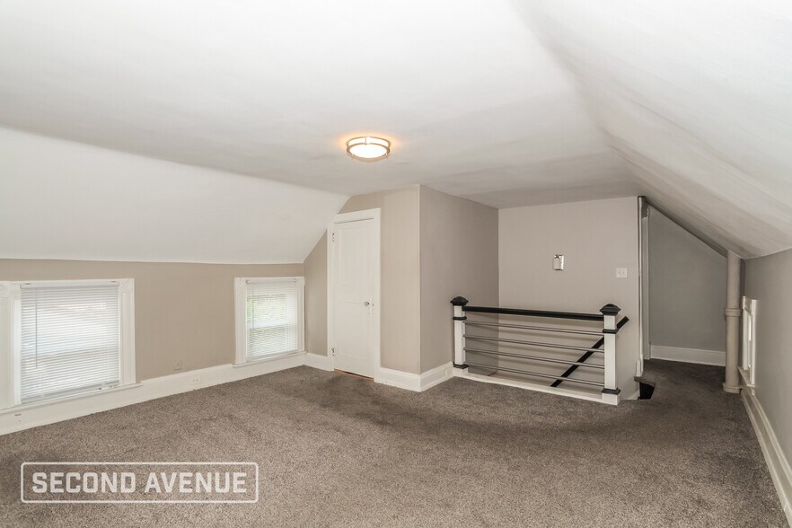 Building Photo - 1233 Dewey Ave