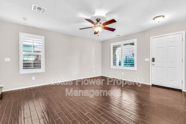 Building Photo - 2544 E Vermont Dr