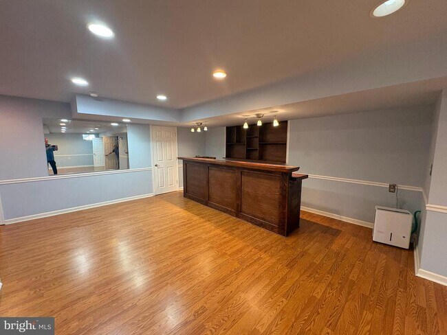 Building Photo - 208 Castle Dr