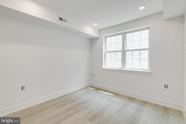 Building Photo - 3045-51 Richmond St