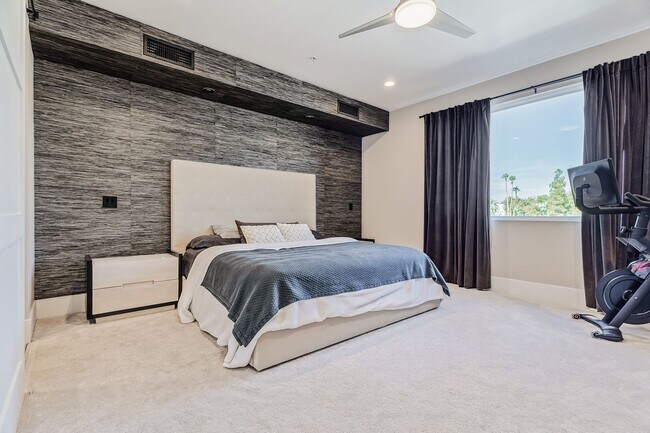 Building Photo - Townhouse For Rent in the Heart of Scottsdale