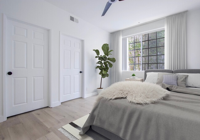 Building Photo - 621 N Bronson Ave