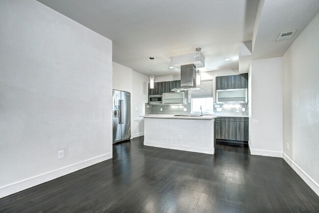 Building Photo - 1623 Julian St