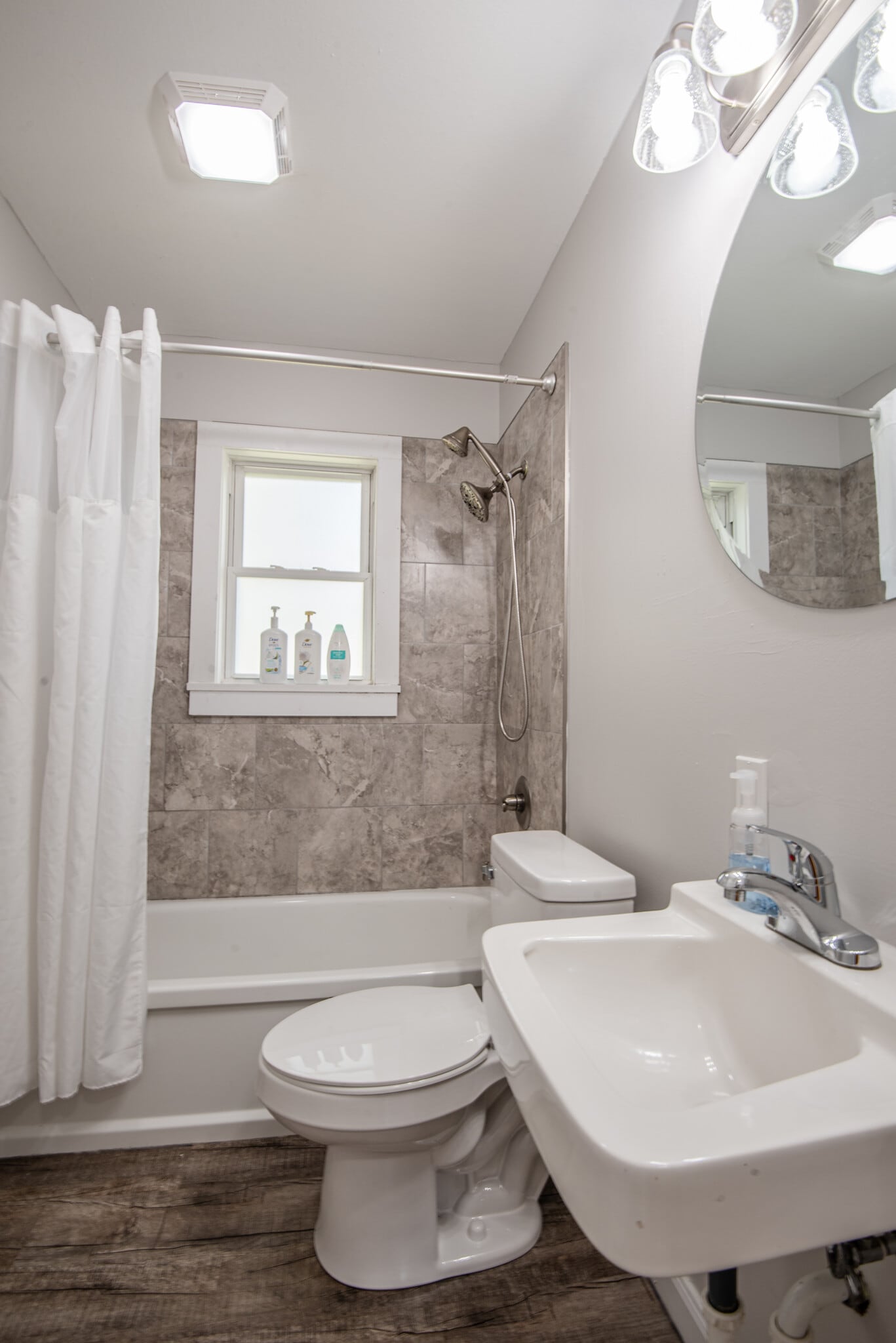 Building Photo - 1110 Cedarbrook Dr