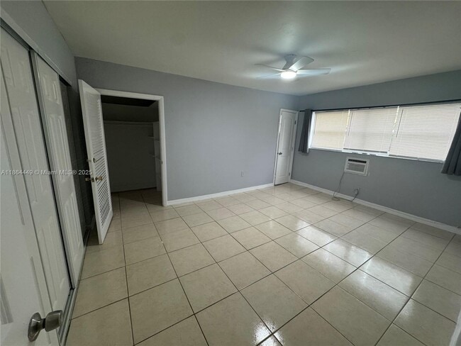 Building Photo - $2,500MONTHLY;11930 NE 19TH DR #16 NORTH M...