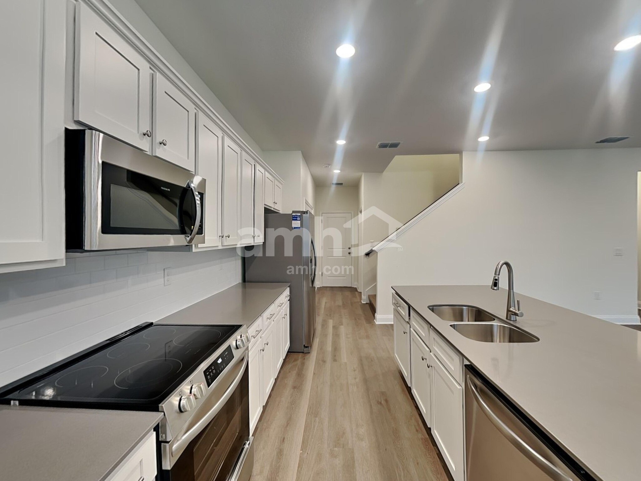 Building Photo - 5943 Pinewood Ests Dr