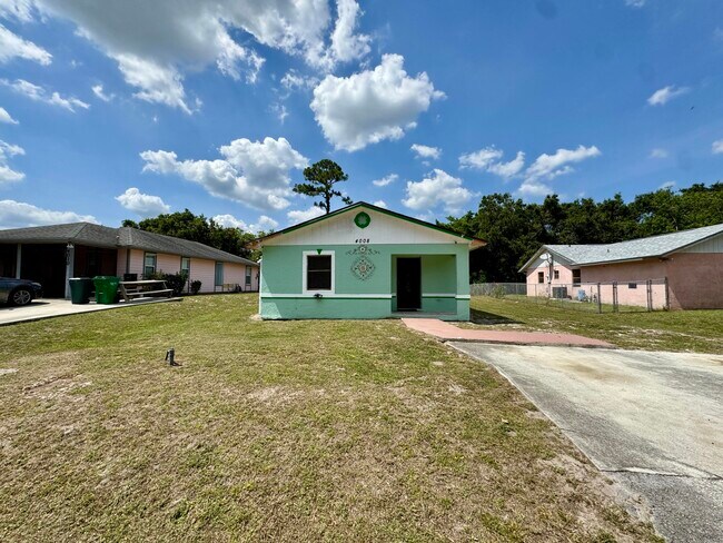 Building Photo - 4008 Ave I