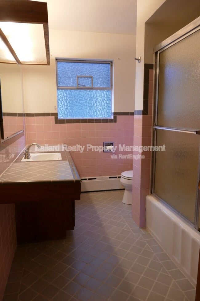 Building Photo - 722 N 47th St