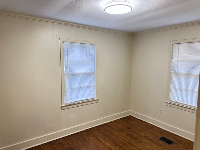 Building Photo - 3679 Southland Dr