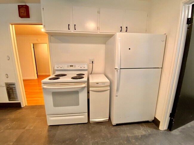 Building Photo - Recently Remodeled 3BD/2BA Southside Downt...