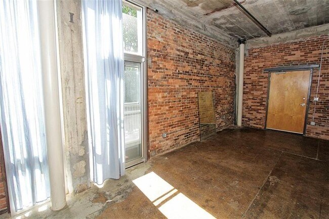 Building Photo - 659 Auburn Ave NE