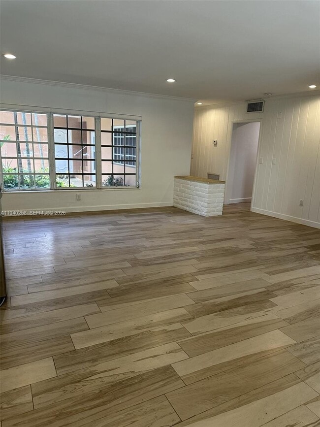 Building Photo - 60 Park Dr