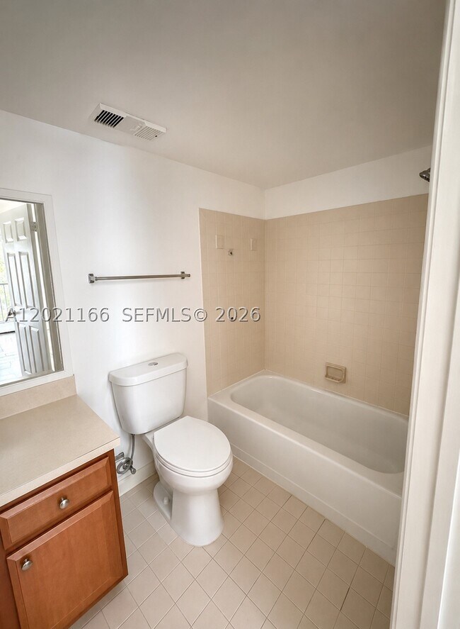 Building Photo - 2550 SW 18th Terrace