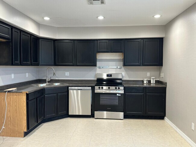 Building Photo - 1714 S 5th St