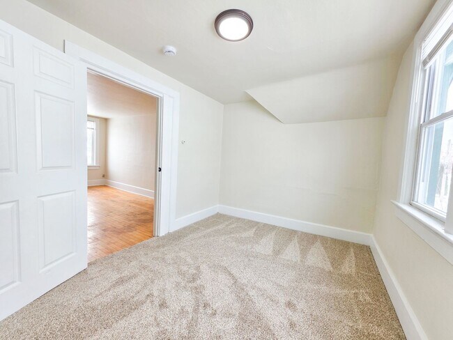 Building Photo - 1020-1022 Smith St