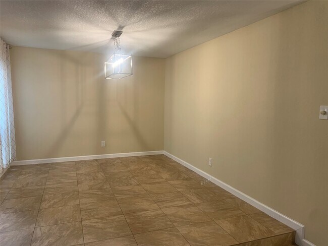 Building Photo - 16618 Oxnard Ln
