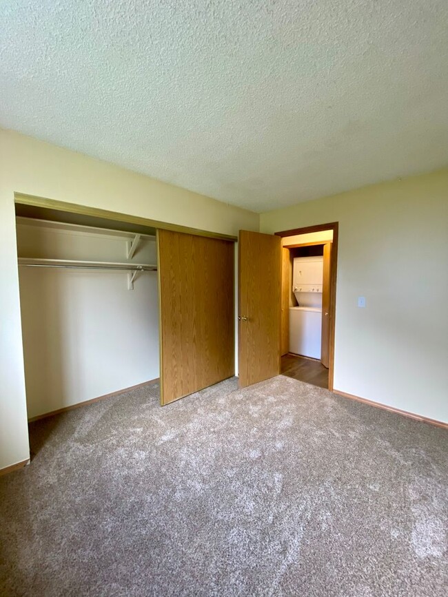 Building Photo - Unbeatable Price for 2 bed in 80916!  Secu...