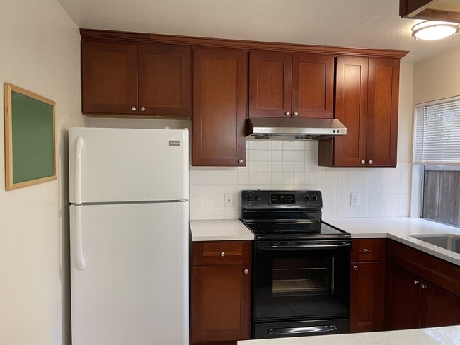 Building Photo - 1575 Drake Dr