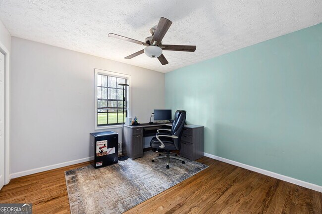 Building Photo - 2076 Lake Ridge Terrace