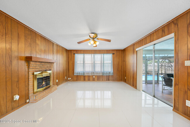 Building Photo - 382 Chester Dr