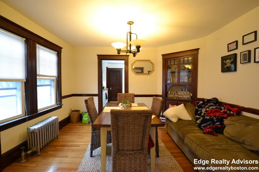 Building Photo - 8 Niles St