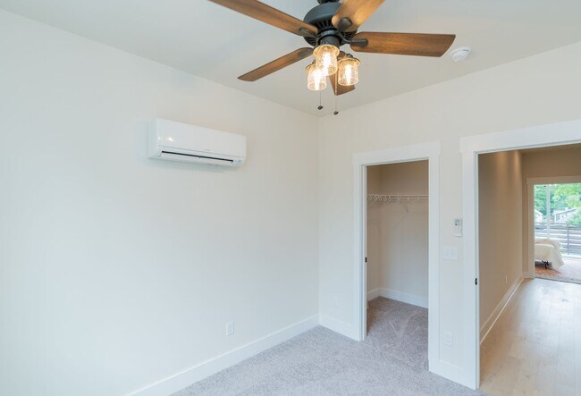 Building Photo - 2 Bedroom Townhome in Northshore Chattanooga