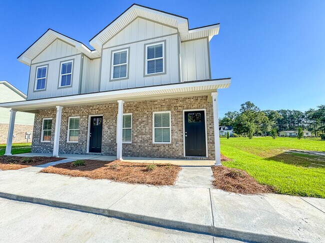 Building Photo - 102 Skye Dr
